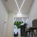 Egyedi fogorvosi rendelő váró világítás általános világítás X formában